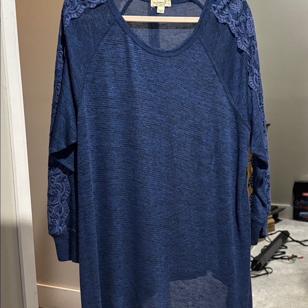 ✅ONE WORLD Blue Lace Sleeve Top